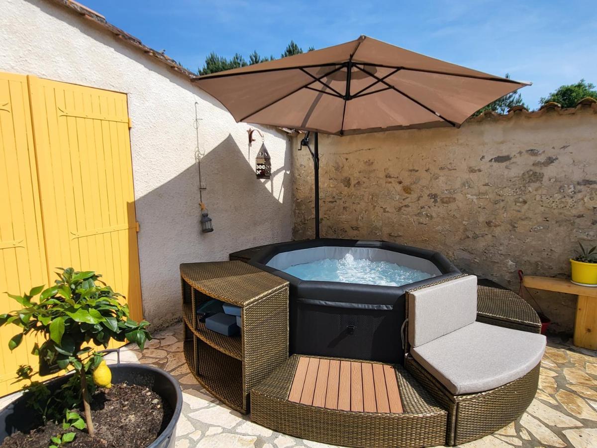 Domaine De La Sarrotte Bed & Breakfast Saugon ภายนอก รูปภาพ